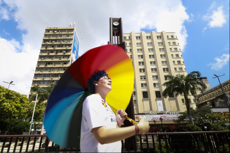 Pesquisa Nacional de Saúde foi realizada pelo IBGE em 2019 e perguntou aos adultos se eles se identificavam como heterossexuais, homossexuais ou bissexuais.