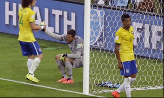 David Luiz apoia Julio Cesar no jogo contra Alemanha