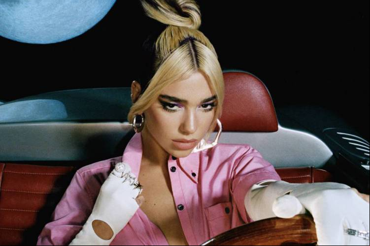 O lançamento mais recente de Dua Lipa foi a versão "Moonlight" do disco Future Nostalgia. Cantora foi confirmada para o palco Mundo do Rock in Rio 2022