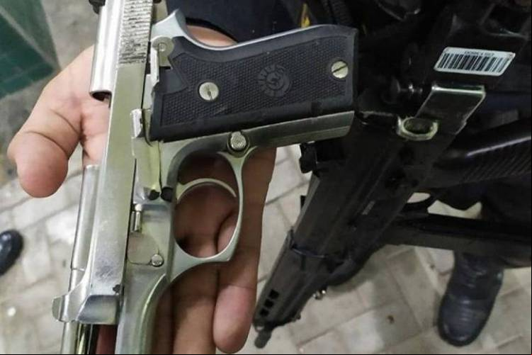 Arma foi apreendida com o trio suspeito do assassinato do surfista