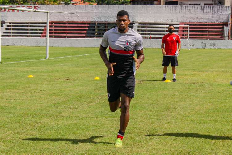 Tendo um jogo a mais, Ferrão acredita que deve ter ainda de 10 a 15 dias de preparação após liberação
