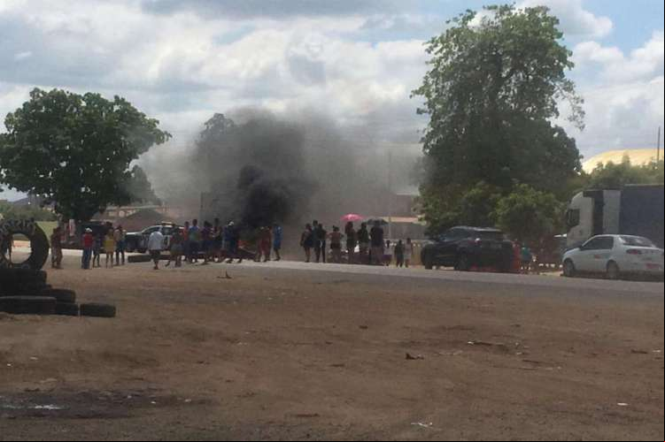 Manifestantes bloquearam BR-116 em protesto pela morte de Mizael