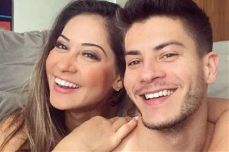Participante do Camarote do BBB 22, Arthur Aguiar é conhecido por sua carreira de ator, mas também por polêmicas recentes com sua esposa, Mayra Cardi