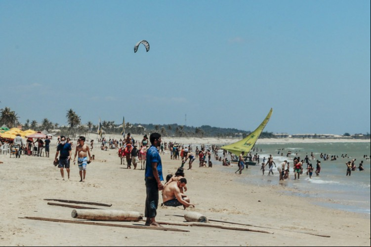 Praia do Cumbuco é um dos destinos mais procurados no litoral cearense. Também é conhecida como "paraíso do Kitesurf", por apresentar condições favoráveis à prática do esporte aquático