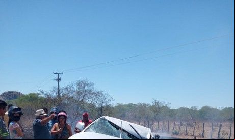Colisão de veículos entre as cidades de Quixadá e Ibicuitinga resultou em uma morte  