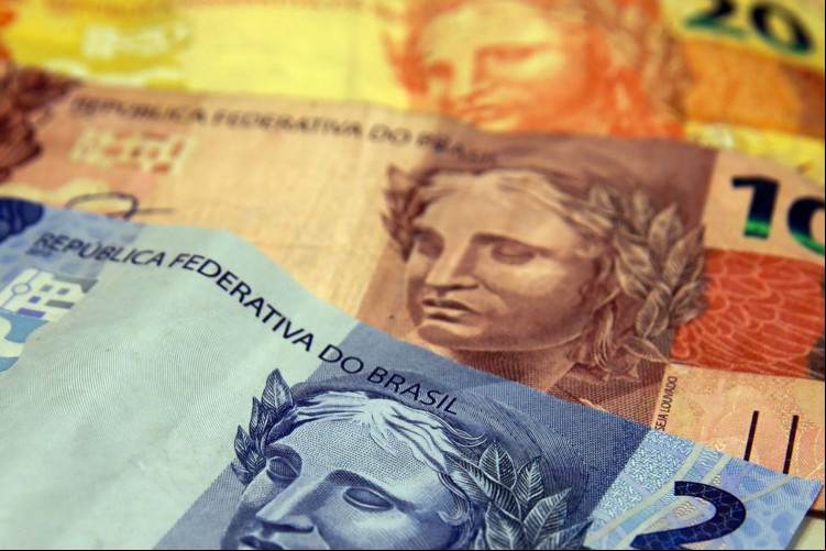 R$100 mil reais foram apreendidos com a quadrilha