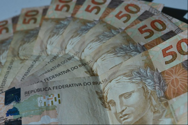 Servidor federal terá reajuste salarial em duas parcelas, em 2025 e 2026