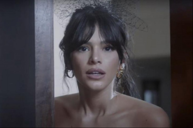 Apesar da grande repercussão gerada pelo anúncio da contratação de Bruna Marquezine pela Netflix, ainda não foram divulgadas informações sobre qual será a primeira atuação dela nas produções da plataforma