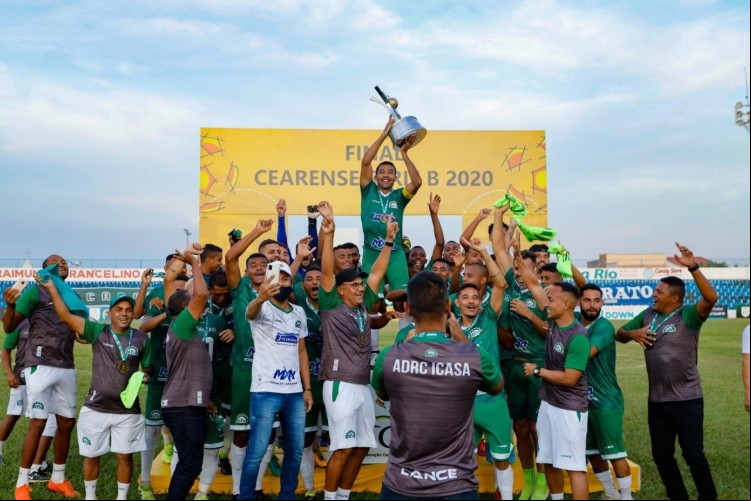 Icasa recebe taça de campeão da Série B do Campeonato Cearense