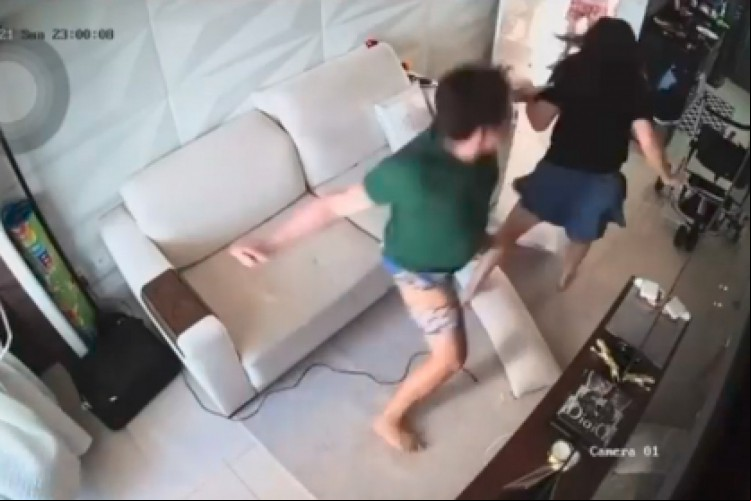 PAMELLA postou vídeos em que é agredida pelo DJ Ivis