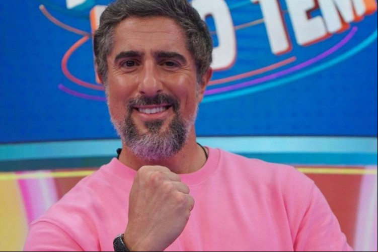 Marcos Mion anuncia que continuará no Caldeirão em 2022