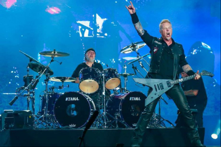 A banda norte-americana Metallica também divulgou novo single junto com o anúncio da turnê mundial