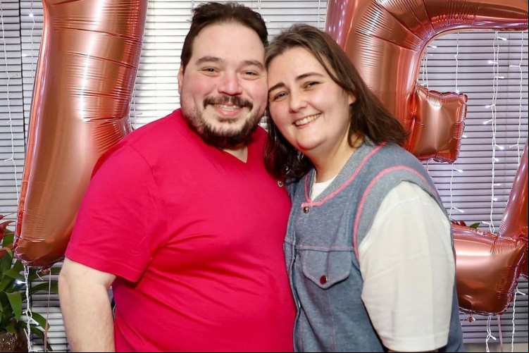 Manuela Scarpa, esposa de Rodrigo Calleja, publicou no Instagram uma foto ao lado dele junto de uma mensagem; celebridades e colegas também prestaram homenagem