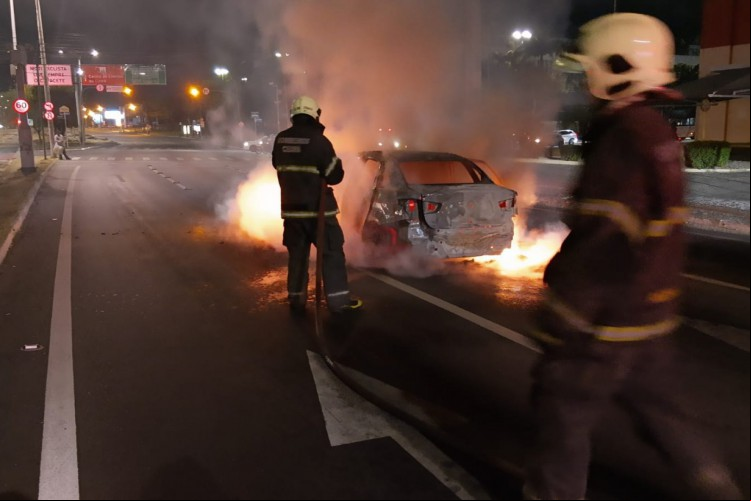 Durante o ano de 2021, o Corpo de Bombeiros atuou em mais de 336 incêndios de veículos em todo o Estado