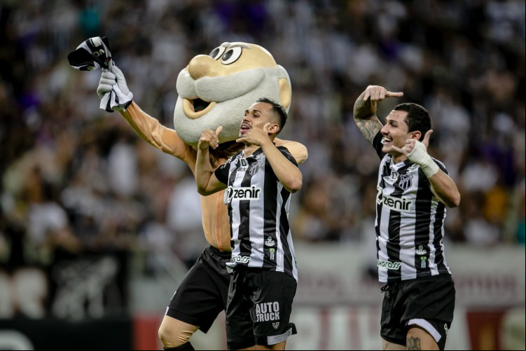 FORTALEZA, CE, BRASIL, 20-11.2021: Lima / Vina. Ceara x Corinthians, pelo Campeonato Brasileiro, na Arena Castelão. em epoca de COVID-19. (Foto:Aurelio Alves/ Jornal O POVO)