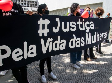 Manifestação ocorrida em 2021, em frente ao Fórum Clóvis Beviláqua, por ocasião do julgamento do caso Stefhani Brito. Imagem meramente ilustrativa 