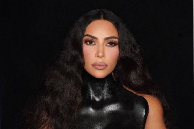 Kim Kardashian terá seu primeiro papel de destaque como atriz em nova temporada de "American Horror Story"; série de terror produzida por Ryan Murphy contará com Emma Roberts novamente no elenco