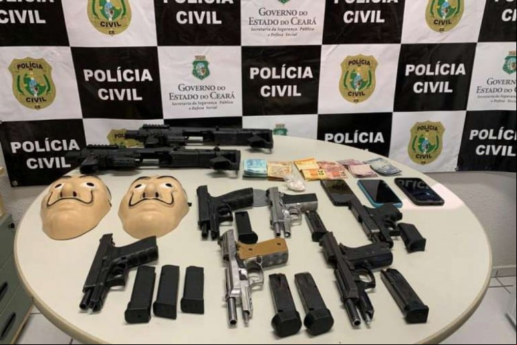 Foto divulgada pela Secretaria da Segurança Pública em que mostra apreensão de máscaras do pintor Salvador Dali, usadas na série espanhola da Netflix