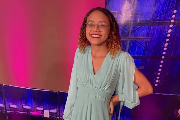 A jovem, natural de Juazeiro do Norte, venceu a competição após cantar "Anunciação", de Alceu Valença