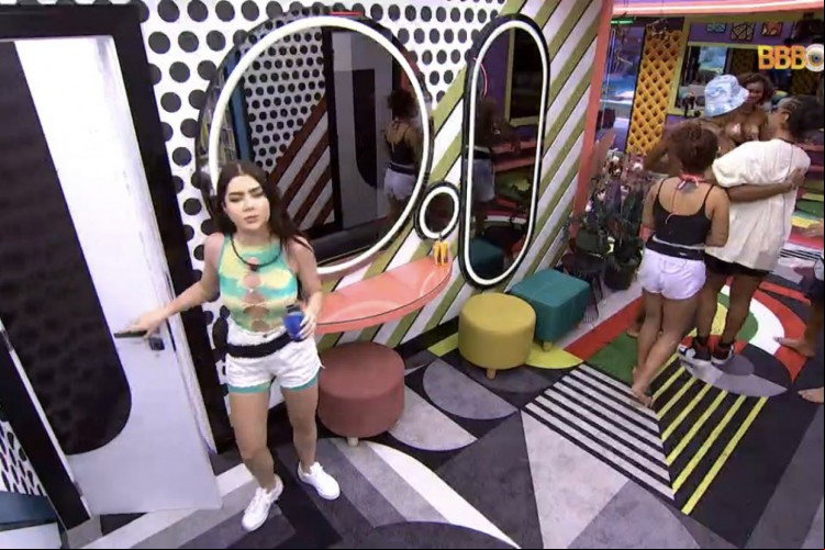 Jade Picon encostou na maçaneta após dizer que não costumava fazer isso