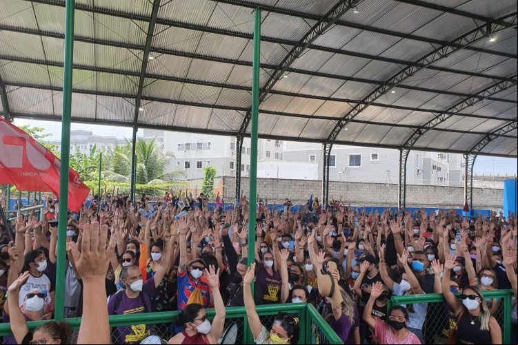 Professores de Maracanaú deflagram greve
