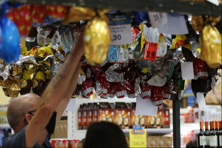 Pesquisa do Procon Fortaleza aponta elevada variação entre os preços dos ovos de chocolate e de ingredientes