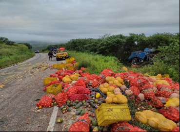 Acidente ocorreu em região chamada Ladeira da Cruz 