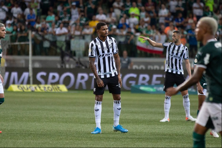 Zagueiro Lucas Ribeiro no jogo Palmeiras x Ceará, no Allianz Parque, pelo Campeonato Brasileiro Série A Zagueiro Lucas Ribeiro no jogo Palmeiras x Ceará, no Allianz Parque, pelo Campeonato Brasileiro Série A