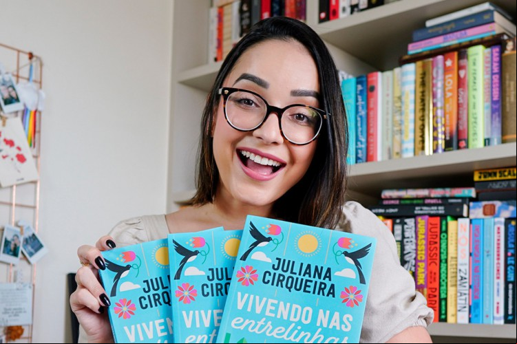 Booktuber Ju Cirqueira apresenta jornada de autodescoberta a partir da literatura em seu romance de estreia