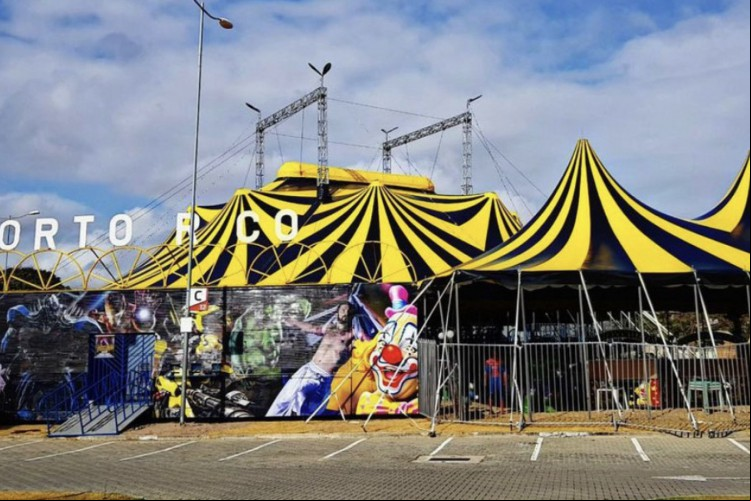 Circo Porto Rico realizou estreia no município de Caucaia na última quinta-feira, 21. Secretaria de Planejamento Urbano e Ambiental de Caucaia (Seplam) informou que local funcionou sem autorização do órgão
