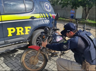 Motocicleta roubada em 2021 foi recuperada na BR-222, no município de Pentecoste 