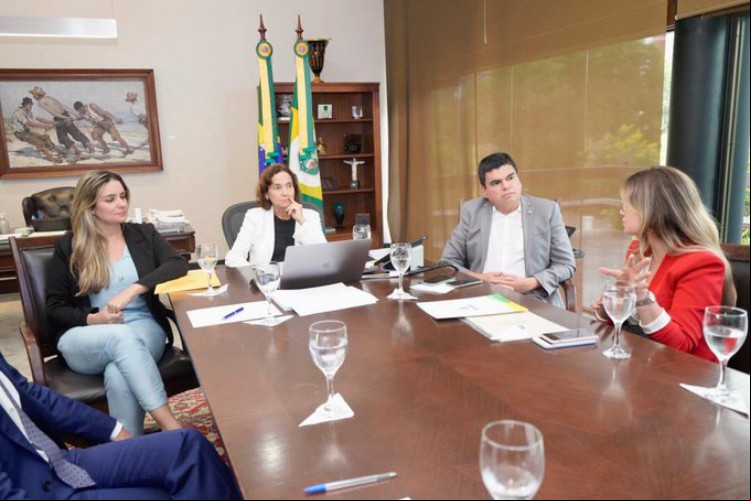 A governadora Izolda Cela recebeu comissão de deputados estaduais que acompanham a atuação do Comitê de Estudos de Limites e Divisas Territoriais do Ceará da Assembleia Legislativa (Celditec). Disputa territorial entre Ceará e Piauí já se arrasta há mais de 20 anos