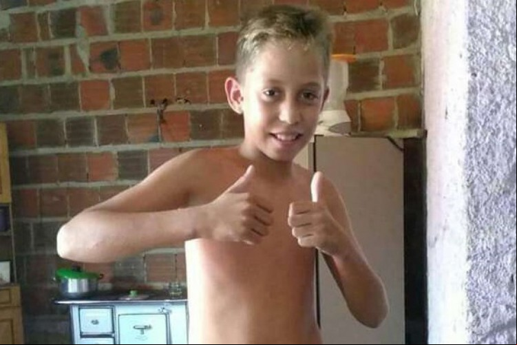 MIZAEL, de 13 anos, recebeu um tiro abaixo do peito direito no dia 1º de julho de 2020