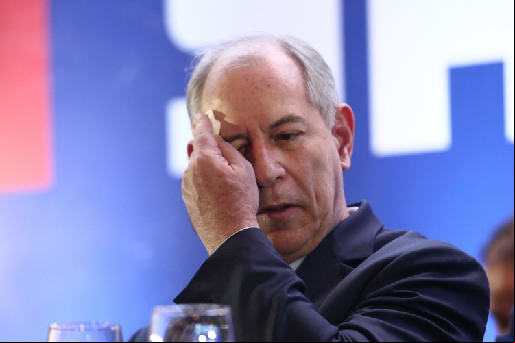 CIRO GOMES ex-ministro, ex-governador, ex-prefeito, ex-deputado federal, ex-deputado estadual e líder de grupo político no Ceará