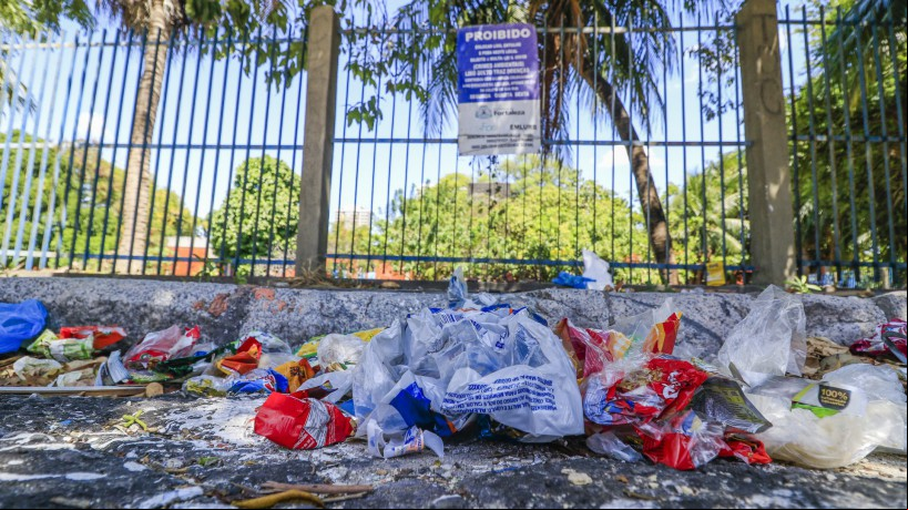 Taxa para custear manejo do lixo em Fortaleza é objeto de disputa