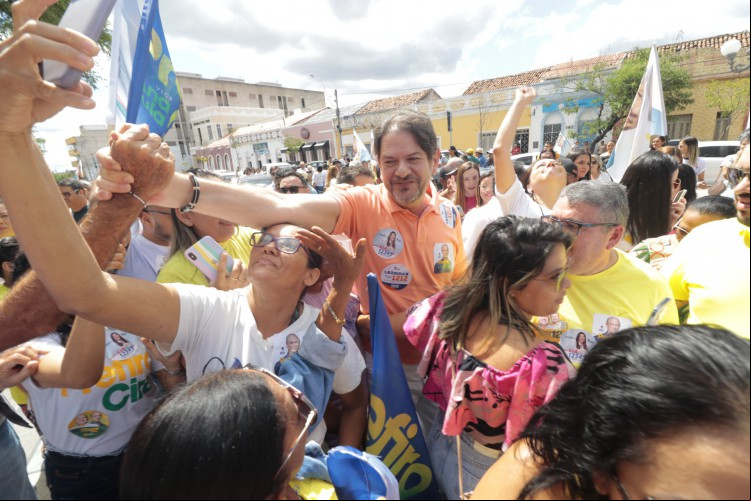 Cid Gomes em ato de campanha em Sobral