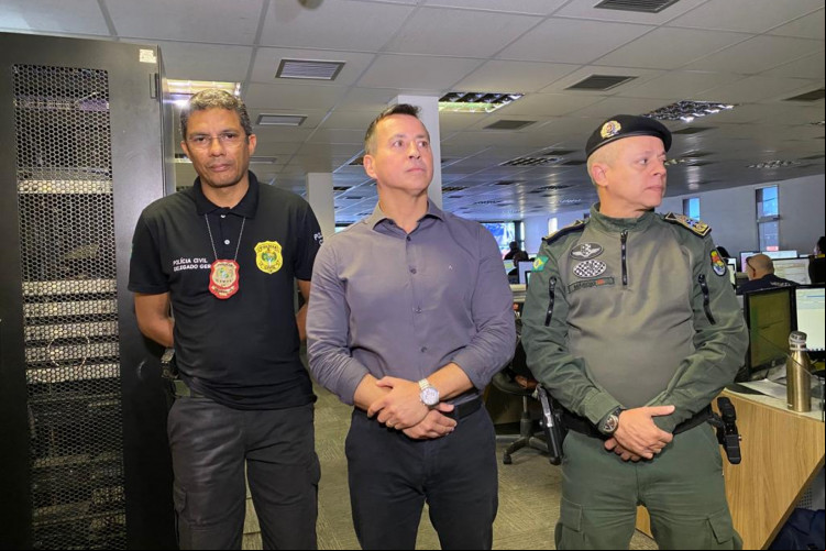 Participaram do momento o secretário Sandro Caron, o delegado-geral da Polícia Civil, Sérgio Pereira, e o comandante da Polícia Militar, Coronel Márcio.