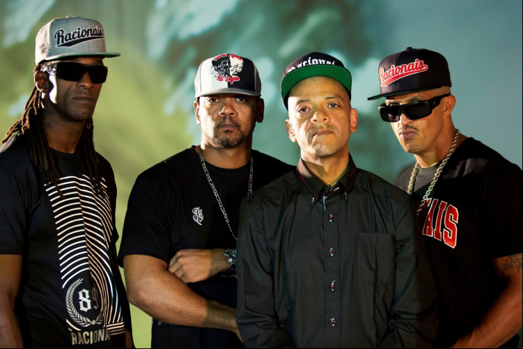 Racionais MC's, grupo que surgiu na década de 1990, se tornou uma influência para a população por causa de suas letras com críticas à realidade brasileira