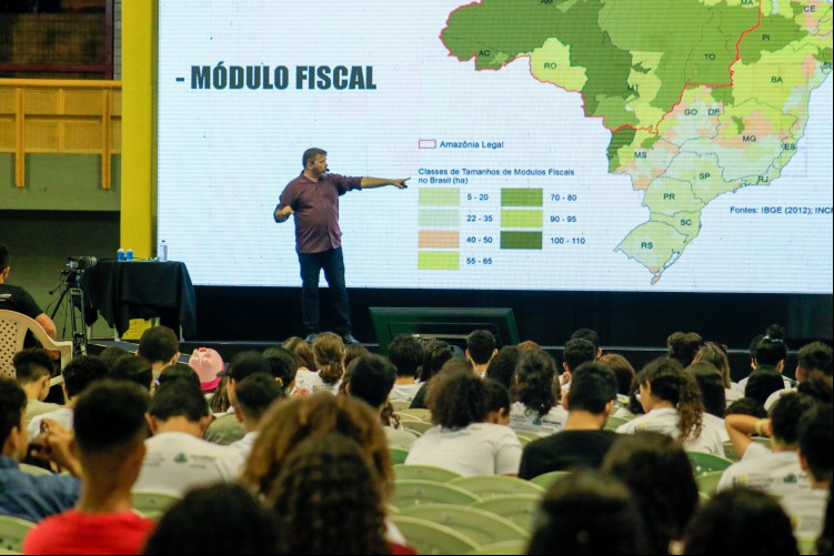 FORTALEZA, CE, BRASIL, 23.10.2022: Academia Enem acontece no Ginasio Paulo Sarasate (Foto: Thais Mesquita/OPOVO)