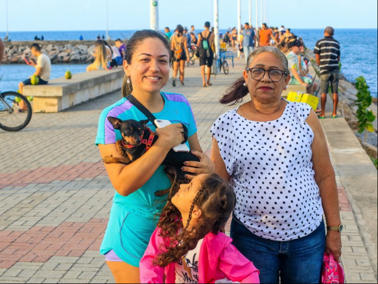 Priscila foi com a mãe, a filha e o pet para o espigão do Náutico