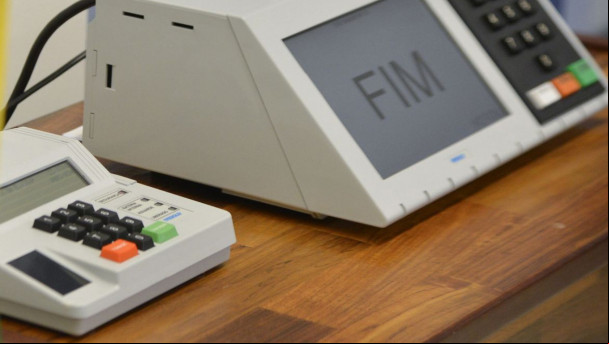 O Tribunal Superior Eleitoral (TSE) conclui a digital e lacração dos sistemas eleitorais que serão usados nas eleições de outubro (José Cruz/Agência Brasil)