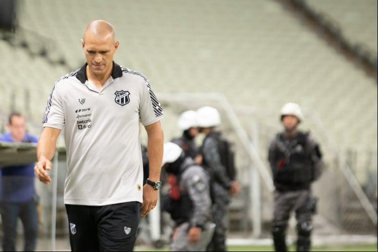Juca Antonello em Ceará x Fluminense, pelo Campeonato Brasileiro, na Arena Castelão, em jogo sem torcida por conta suspensão