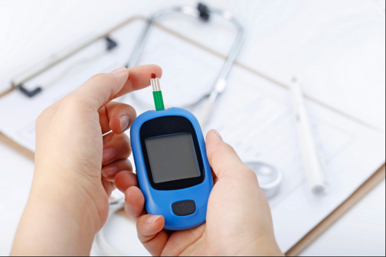 Exame de glicemia realizado para medir nível de glicose no sangue, utilizado mais comumente em pacientes com diabetes