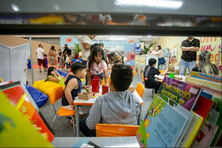 XV Bienal do Livro do Ceará realiza atividades gratuitas para promover a aproximação do público com a literatura
