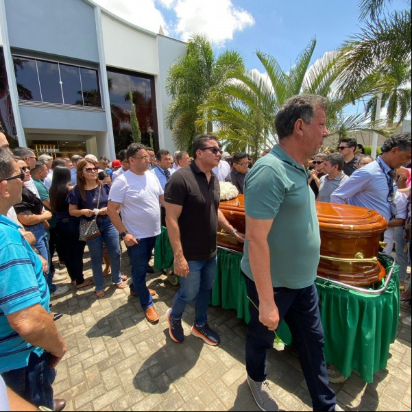 Sepultamento da vereadora Yanny Brena, em Juazeiro do Norte