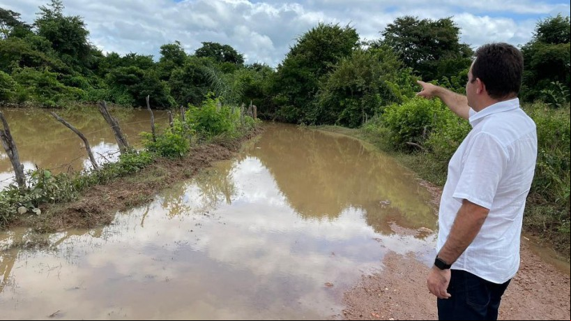 O prefeito de Missão Velha, Dr. Lorim (PDT), decretou estado de emergência por 180 dias no município em virtude dos dos estragos causados pelas fortes chuvas, principalmente na zona rural