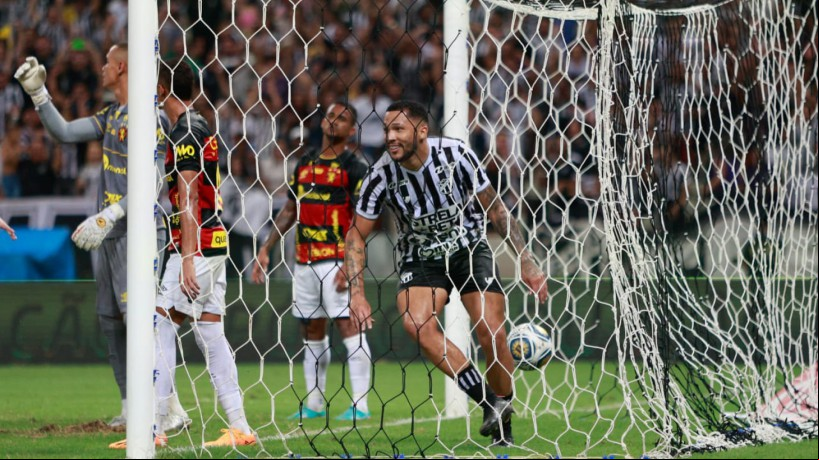 Vitor Gabriel comemora gol no jogo Ceará x Sport, na Arena Castelão, pela final da Copa do Nordeste 2023