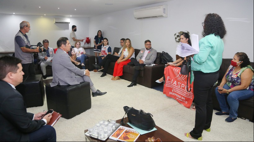 Deputados receberam servidores públicos que cobram reajuste do índice