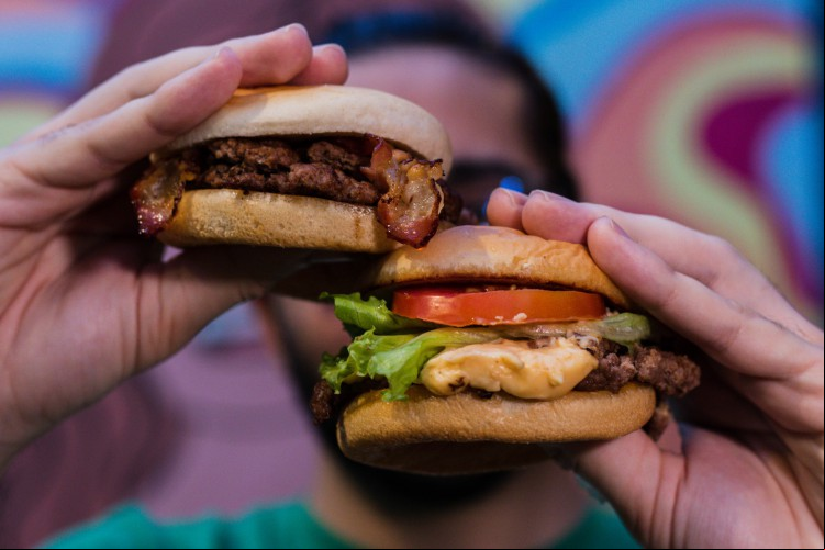 Fortaleza celebra Dia do Hambúrguer com promoções e sabores