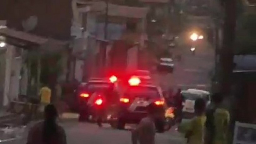Movimentação policial após ocorrência que deixou dois homens baleados no bairro Planalto Ayrton Senna